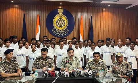 சத்தீஷ்கார்: 37 நக்சலைட்டுகள் போலீசில் சரண்