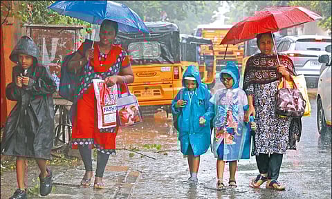 சென்னை உள்பட 4 மாவட்டங்களுக்கு இன்று கனமழை எச்சரிக்கை: பள்ளி, கல்லூரிகளுக்கு விடுமுறை