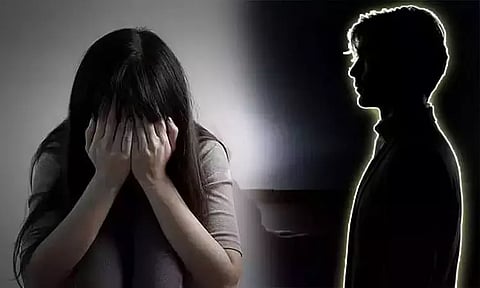 திருச்சி: நர்சிங் கல்லூரி மாணவியை கர்ப்பமாக்கிய வாலிபர்