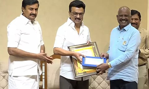 தினத்தந்தி நிர்வாக ஆசிரியருக்கு கலைஞர் எழுதுகோல் விருது