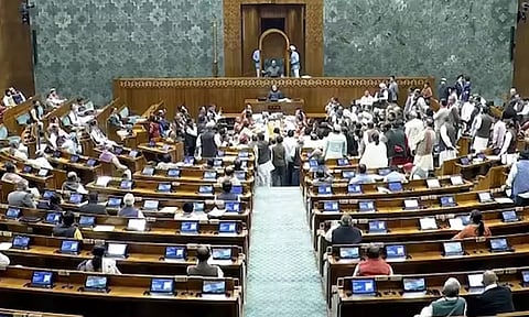 எதிர்க்கட்சிகள் தொடர் அமளி; மக்களவை நாள் முழுவதும் ஒத்திவைப்பு