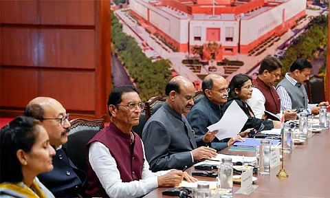 தொடர் அமளி: எதிர்க்கட்சி எம்.பி.க்களுடன் மக்களவை சபாநாயகர் பேச்சுவார்த்தை