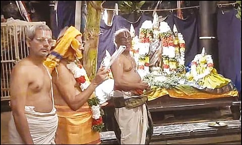 ஸ்ரீவைகுண்டம் கள்ளபிரான் கோவிலில் கைசிக புராணம் வாசிப்பு