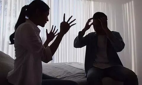 “விவாகரத்தான பெண்களே அவருக்கு டார்கெட்..” 2-வது கணவர் மீது இளம்பெண் பரபரப்பு புகார்