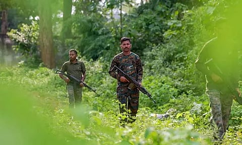 சத்தீஷ்கார் என்கவுன்டர்: 7 நக்சலைட்டுகள் சுட்டுக்கொலை - பாதுகாப்புப்படையினர் 2 பேர் வீர மரணம்