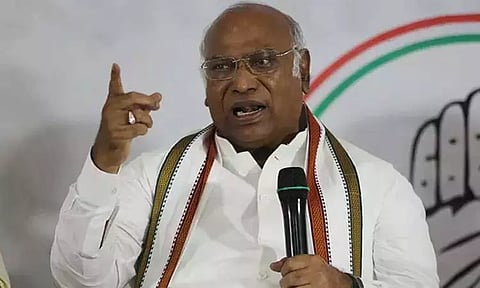 ‘ரூபாய் மதிப்பு வீழ்ச்சி நாட்டின் உண்மையான பொருளாதார நிலையை காட்டுகிறது’ - மல்லிகார்ஜுன கார்கே விமர்சனம்