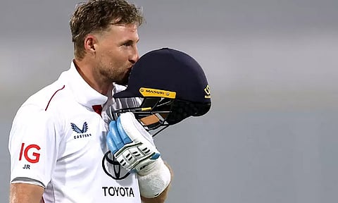 ஆஷஸ் 2-வது டெஸ்ட்: ரூட் அபார சதம்.. முதல் நாளில் இங்கிலாந்து 325 ரன்கள் குவிப்பு