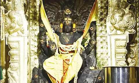 ஸ்ரீகாளஹஸ்தி சிவன் கோவிலில் குரு தட்சிணாமூர்த்திக்கு சிறப்பு அபிஷேகம்