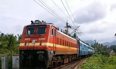 சென்னை எழும்பூர் - சார்லபள்ளி இடையே சிறப்பு ரெயில்