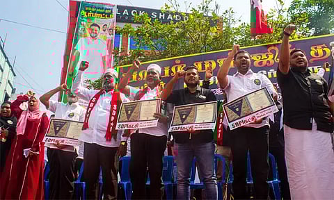 வக்ப் மற்றும் வழிபாட்டு உரிமையை காக்க சென்னையில் எஸ்டிபிஐ கட்சி ஆர்ப்பாட்டம்