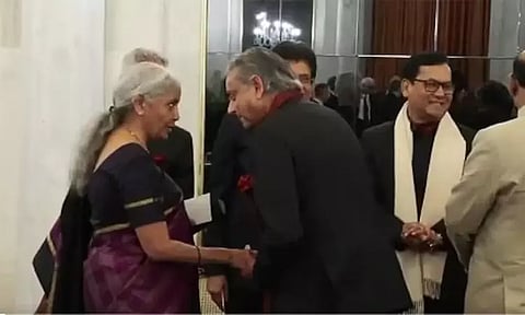 ரஷிய அதிபர் புதின் விருந்தில் பங்கேற்பு; சசிதரூருக்கு காங்கிரஸ் கண்டனம்