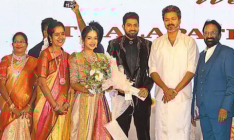 தயாரிப்பாளர் டி.சிவா இல்ல திருமண வரவேற்பு- விஜய் நேரில் வாழ்த்து