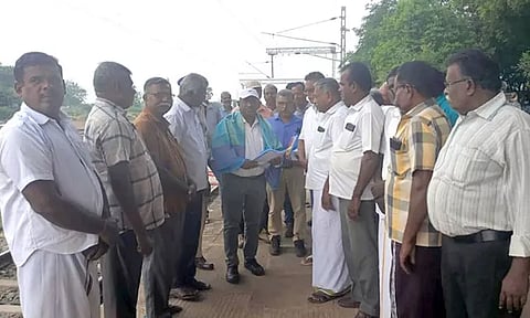 செய்துங்கநல்லூரில் பாலக்காடு எக்ஸ்பிரஸ் ரெயில் நின்று செல்ல நடவடிக்கை: பொதுமக்கள் கோரிக்கை