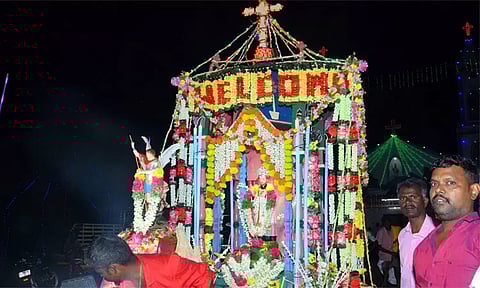 சிவகங்கை: குன்னத்தூர் புனித பிரான்சிஸ் சவேரியார் ஆலய தேர்பவனி