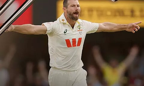 ஆஷஸ் 2-வது டெஸ்ட்: ஆஸ்திரேலிய அணிக்கு எளிய இலக்கு நிர்ணயித்த இங்கிலாந்து