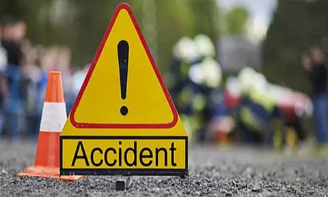 சத்தீஸ்காரில் கார்-லாரி மோதி விபத்து - 5 பேர் பலி