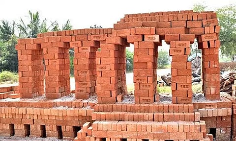 சட்டவிரோதமாக மண் அள்ளியதாக செங்கல் சூளைகளுக்கு ரூ.900 கோடி அபராதம்?