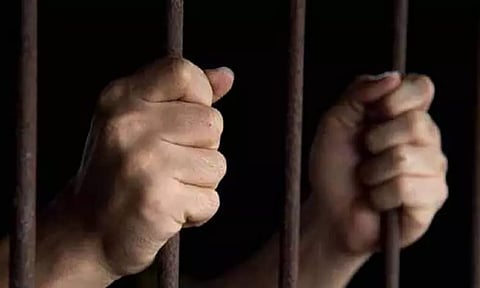 சிறுமியிடம் சில்மிஷம் செய்த 2 சிறுவர்களுக்கு சிறை