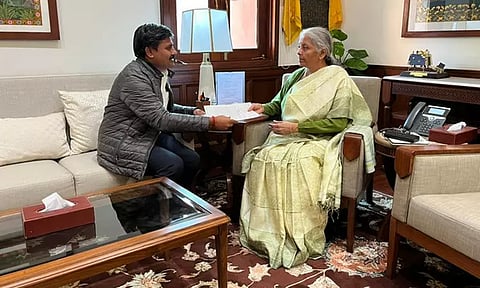 நிர்மலா சீதாராமனுடன் திமுக எம்.பி. அருண் நேரு சந்திப்பு