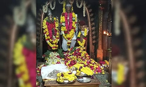 திருவீழிமிழலை வீழிநாதர் கோவிலில் 1,000 வெள்ளி தாமரை மலர்களால் அர்ச்சனை