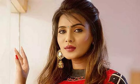 நடிகை மீரா மிதுன் தாக்கல் செய்த மனு: சென்னை ஐகோர்ட்டு தள்ளுபடி