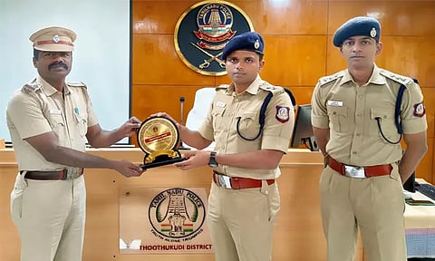 கஞ்சா, புகையிலை பொருட்கள் அதிகளவு பறிமுதல் செய்த கோவில்பட்டி டி.எஸ்.பி.க்கு மாவட்ட எஸ்.பி. பாராட்டு