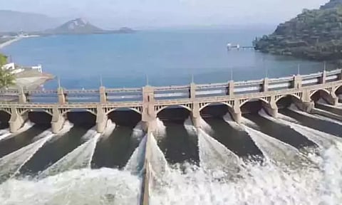 மேட்டூர் அணையில் இருந்து பாசனத்துக்கு தண்ணீர் திறப்பு அதிகரிப்பு