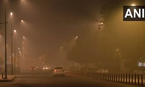 டெல்லியில் காற்று மாசு தொடர்ந்து அதிகரிப்பு; மக்களுக்கு பெரும் பாதிப்பு