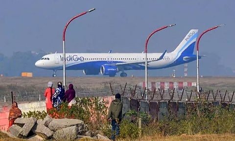 இண்டிகோ விமான சேவை பாதிப்பு: 4 அதிகாரிகளை சஸ்பெண்டு செய்த விமான போக்குவரத்து இயக்குனரகம்