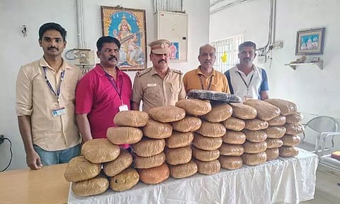 கோவை: அசாமில் இருந்து ரெயிலில் கடத்திவரப்பட்ட 44 கிலோ கஞ்சா பறிமுதல்