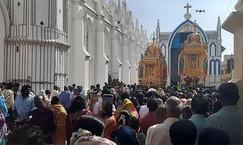 கன்னியாகுமரி தூய அலங்கார உபகார மாதா திருத்தலத்தில் 2 தங்கத்தேர் பவனி