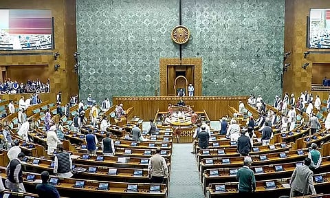 நாடாளுமன்றத்தில் பாஜக எம்.பி.க்கள் அமளி - இரு அவைகளும் ஒத்திவைப்பு