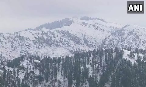 காஷ்மீரில் கடும் பனிப்பொழிவு - புல்வாமாவில் மைனஸ் 2.7 டிகிரி செல்சியஸ் வெப்பநிலை