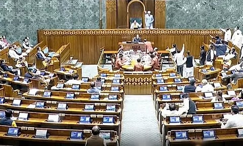 100 நாள் வேலை திட்டத்தின் பெயரை மாற்ற எதிர்ப்பு: மக்களவையில் திமுக நோட்டீஸ்