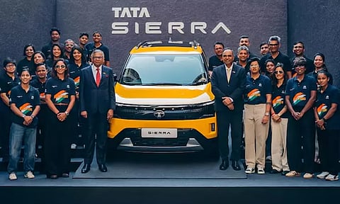 மகளிர் கிரிக்கெட் உலகக் கோப்பையை வென்ற இந்திய வீராங்கனைகளுக்கு கார் பரிசு