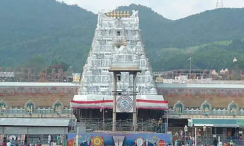 திருப்பதி கோயிலுக்கு ரூ.1.20 கோடி மதிப்பிலான பிளேடுகளை நன்கொடையாக வழங்கிய பக்தர்