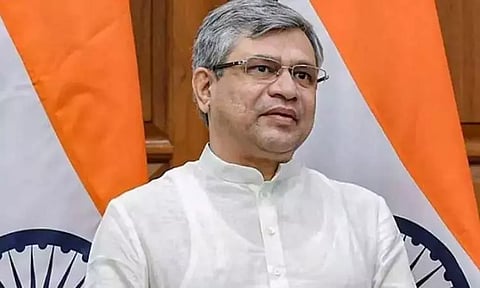 ‘2 ஆயிரம் கி.மீ. ரெயில் பாதை ‘கவச்’ அமைப்பின் கீழ் கொண்டு வரப்பட்டுள்ளது' - மத்திய மந்திரி தகவல்