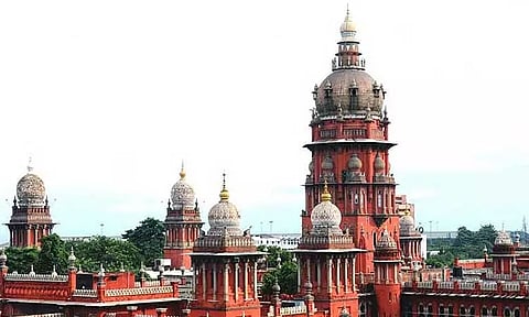 வாக்குச்சாவடிகளில் மாற்றுத்திறனாளிகளுக்காக சாய்தளம் அமைக்க வேண்டும் - ஐகோர்ட்டு உத்தரவு