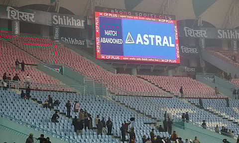 கடும் பனிமூட்டம்: இந்தியா - தென் ஆப்பிரிக்கா போட்டி ரத்து