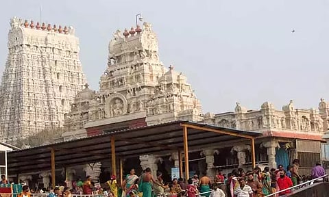 திருச்செந்தூர் கோவிலில் உண்டியல் வருமானம் ரூ.3.82 கோடி - 1 கிலோ தங்கமும் கிடைத்தது