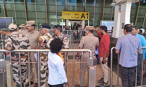 விஜய் வருகை: கோவை விமான நிலையத்தில் கூட்டம் சேர்க்க அனுமதியில்லை