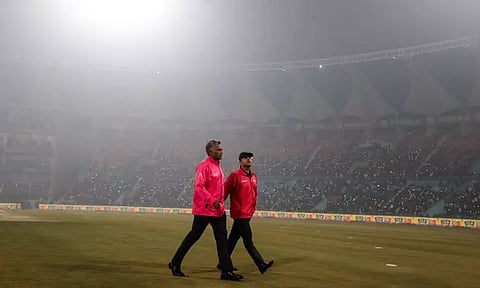 பனிமூட்டம் காரணமாக ரத்து செய்யப்பட்ட போட்டி... பி.சி.சி.ஐ. மீது ரசிகர்கள் அதிருப்தி