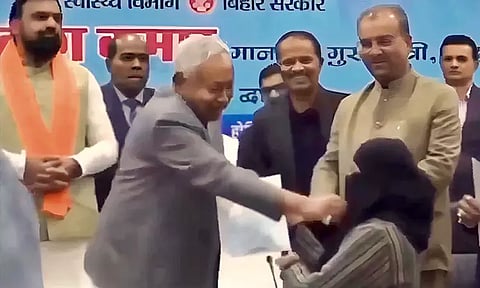 பீகார் ஹிஜாப் சர்ச்சை; அரசு வேலையை உதறிய பெண் டாக்டர்