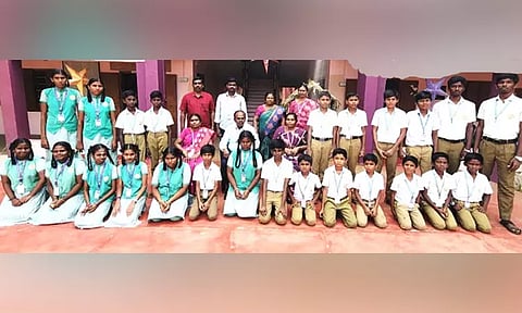 சாத்தான்குளம் பள்ளியில் தேசிய இரட்டையர்கள் தினம் கொண்டாட்டம்