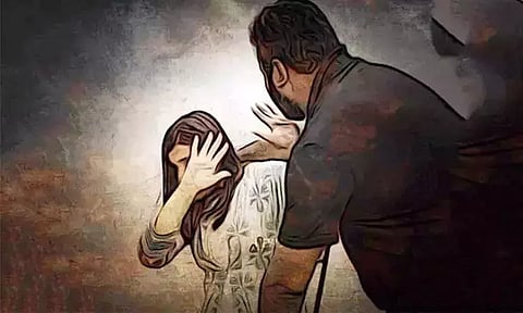 3 பெண்களிடம் சில்மிஷம் செய்த தொழிலாளி கைது