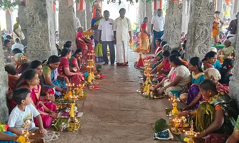 செஞ்சிக்கோட்டை வெங்கட்ரமணர் கோவிலில் 1008 விளக்கு பூஜை