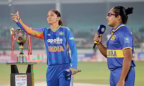 முதல் டி20: இலங்கை அணிக்கு எதிராக இந்தியா பந்துவீச்சு தேர்வு