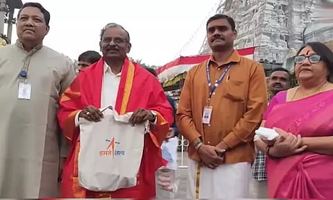 24-ந்தேதி விண்ணில் செலுத்தப்படும் ராக்கெட்: திருப்பதி கோவிலில் இஸ்ரோ விஞ்ஞானிகள் தரிசனம்