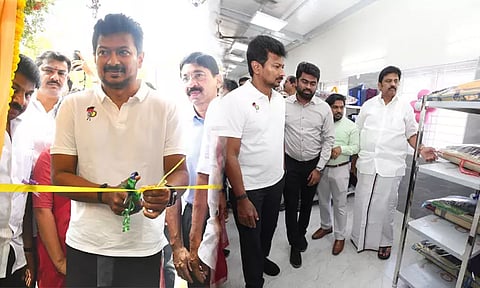 வீடற்ற மக்களுக்காக இரவு நேர காப்பகம்: மெரினாவில் திறந்து வைத்தார் உதயநிதி ஸ்டாலின்