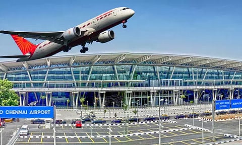 சென்னை விமான நிலையத்தில் போதிய விமானங்கள் இல்லாமல் பயணிகள் கடும் அவதி